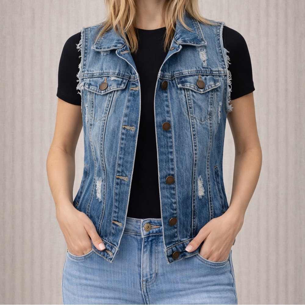 𝅺BDG Urban Outfitters Distressed Denim Vest